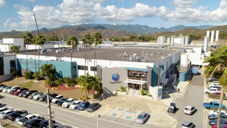 CooperVision invierte $500 millones en Puerto Rico: Expansión y crecimiento para la industria de lentes de contacto